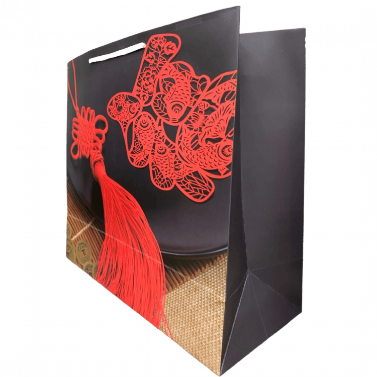 Подарочный пакет «Красный талисман» 33 х 37 х 15